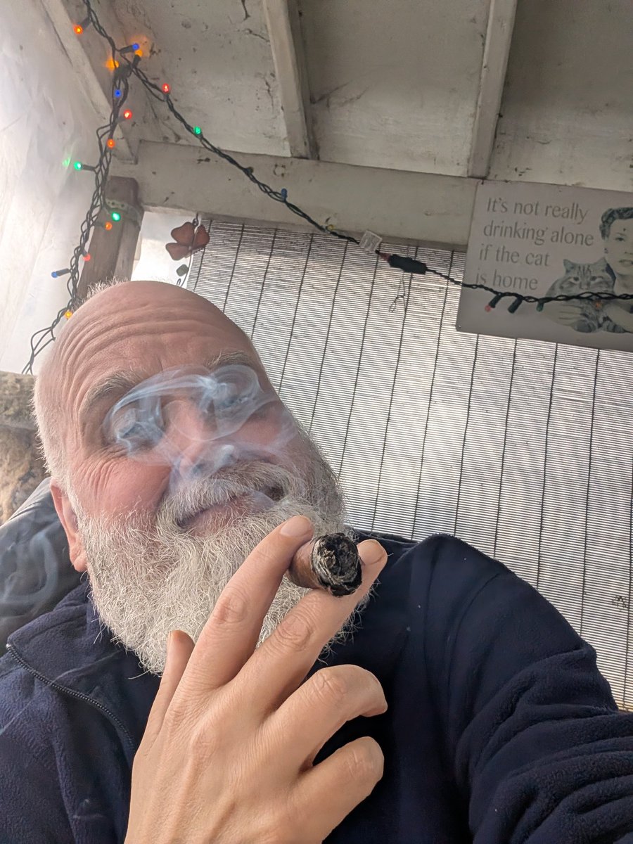 JDcallme's tweet photo. Enjoying a cigar at one of my favorite spots. https://t.co/oFNegIfL1I