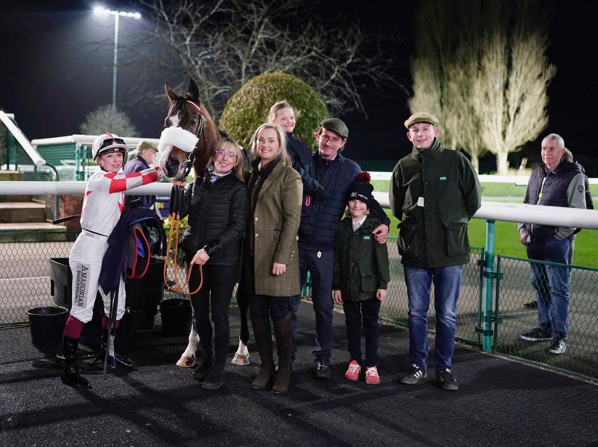 Southwell_Races's tweet photo. First runner and first WINNER for Adam Kirby with Tuscan Point!👏 https://t.co/ORCbjZzIPH