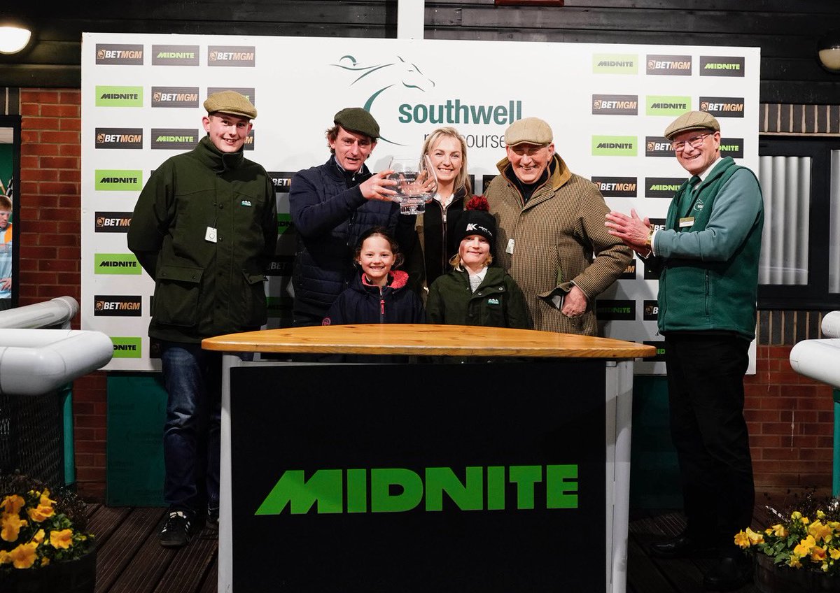 Southwell_Races's tweet photo. First runner and first WINNER for Adam Kirby with Tuscan Point!👏 https://t.co/ORCbjZzIPH
