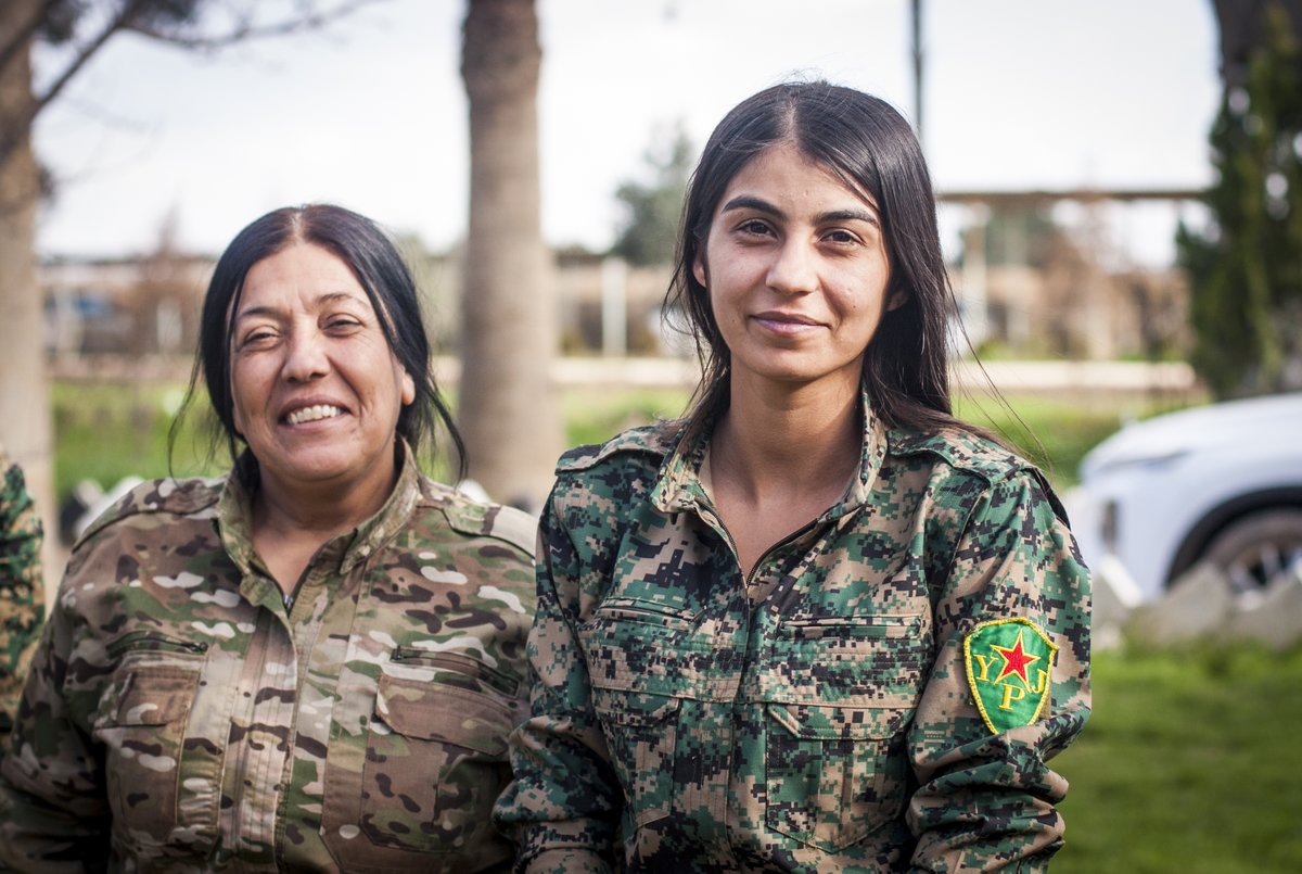 larbelaitz's tweet photo. Bide batez, hemen Rojavatik bueltan eginiko erreportajea eta elkarrizketa. Han topatu duguna sakonago eta testuinguruan kokatzen saiatu naiz.

Rojavako Iraultza ekaitzaren aurreko barealdian
https://t.co/xSqhHVYUi2 (1/2) https://t.co/t3FfmpNB84
