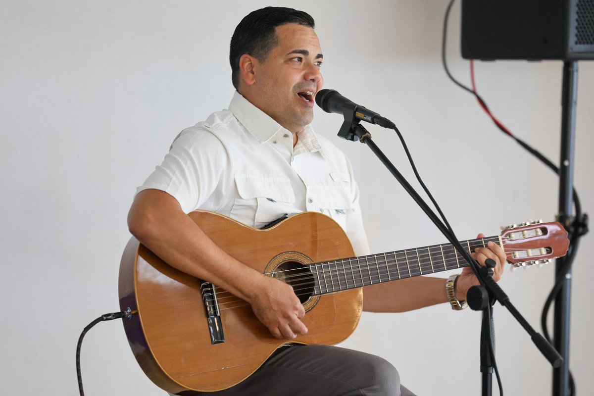 #Hoy firmamos el Decreto de 40 Días de Oración por Camuy, acompañado por pastores y líderes de base de fe de nuestro pueblo.

Nos unimos en un mismo espíritu para pedir bendición, dirección y paz para nuestra gente, nuestras familias y toda nuestra comunidad.

Que estos 40 días