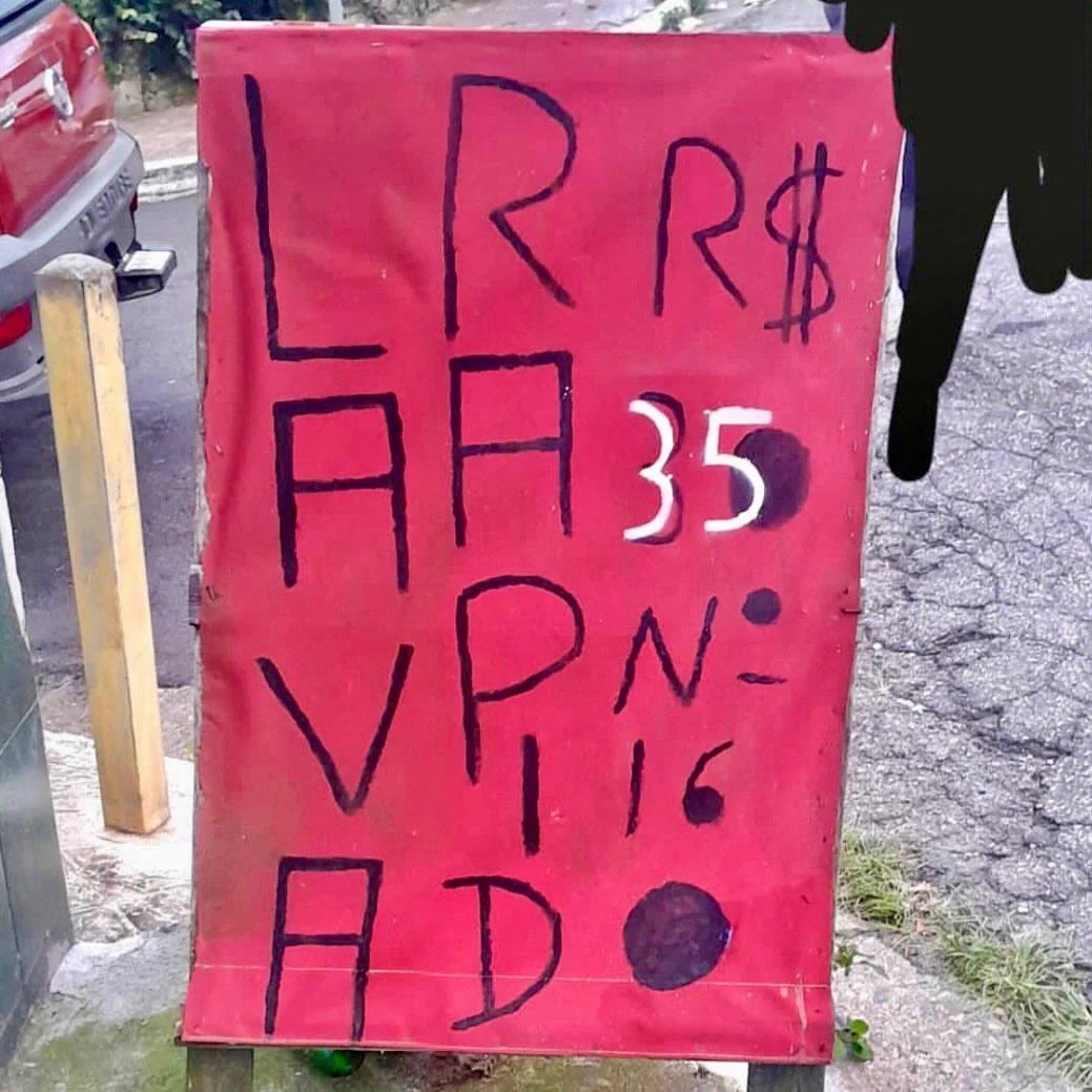 Letreiros e placas (e outras coisas) estranhas tweet media