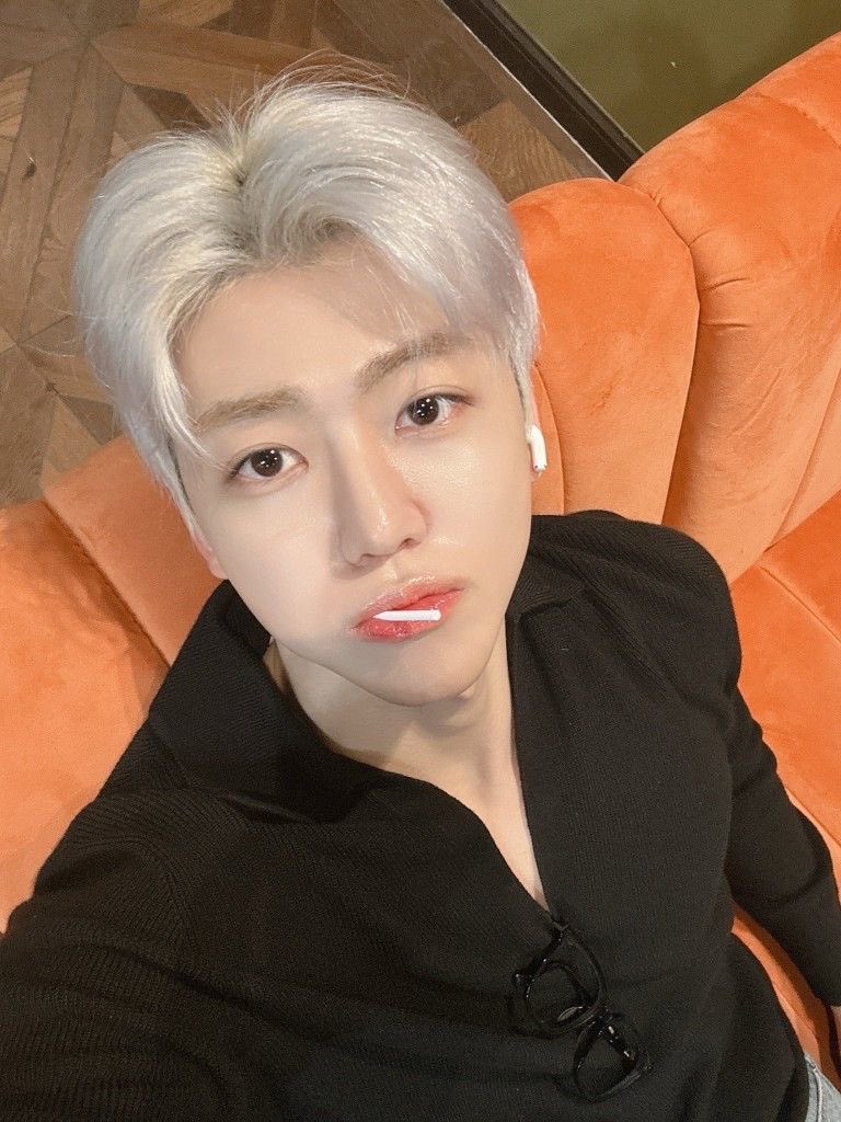 jeonghan tweet media