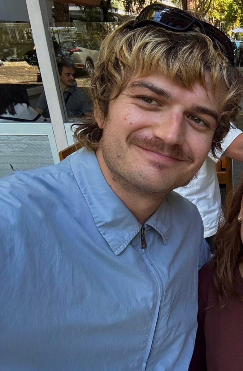 GATINHO!

Joe Keery hoje, na Argentina.