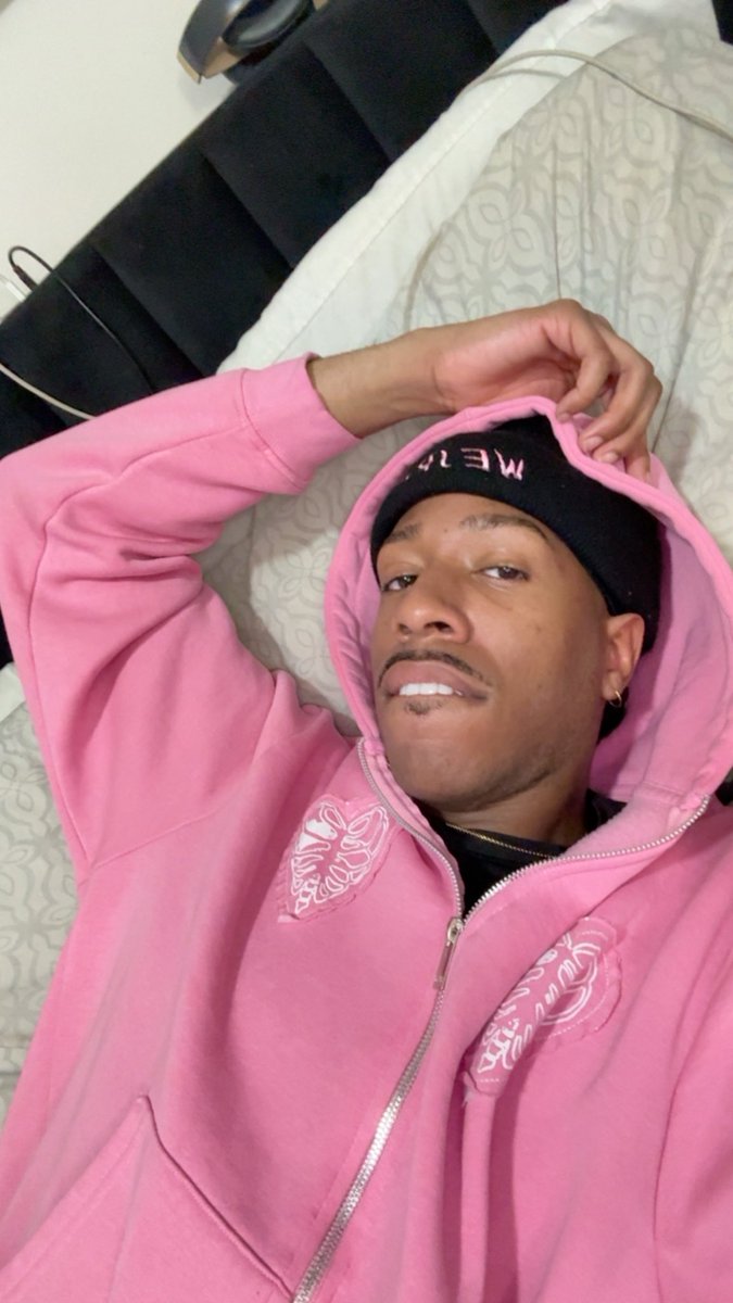 unclejxy's tweet photo. on Wednesdays we wear pink https://t.co/84URmcXimd