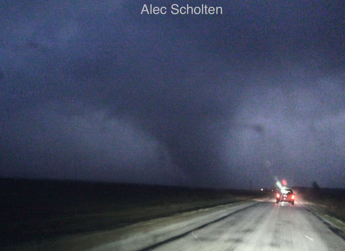 AlecScholten's tweet image. Lake Village, IN tornado last night after executing an intense “hook slice” maneuver through an RFD loaded with wind driven tennis ball sized hail. I emerged with a view of this murky beast just ahead of me. #inwx #LakeVillage #indiana #tornado
@spann @ReedTimmerUSA