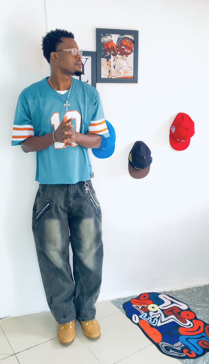 AlabiAndrew1's tweet photo. @Zttwshop Perfect model 
Handy
Lagos 
6’4 https://t.co/11cUxWRcy8