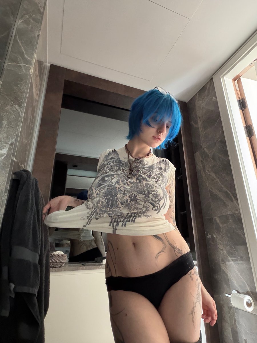 lyracr0w0's tweet photo. tummy appreciation post <3 https://t.co/Ud09LVh89Z