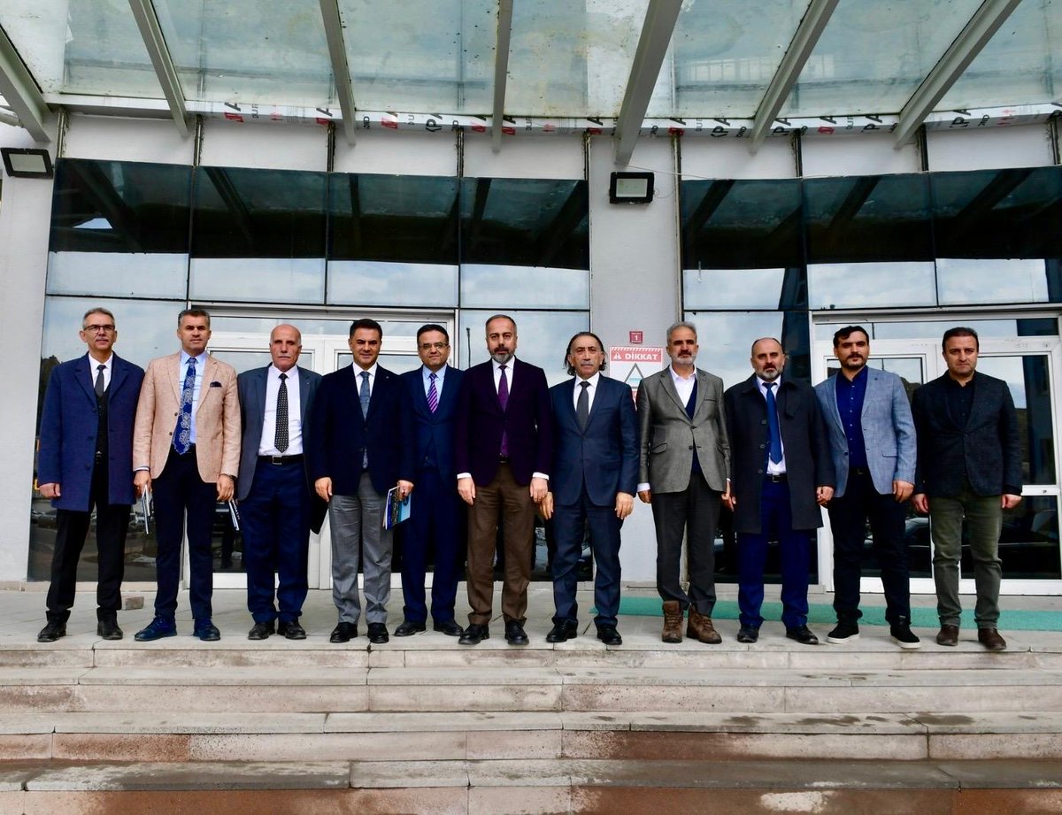 VAN YYÜ tweet media