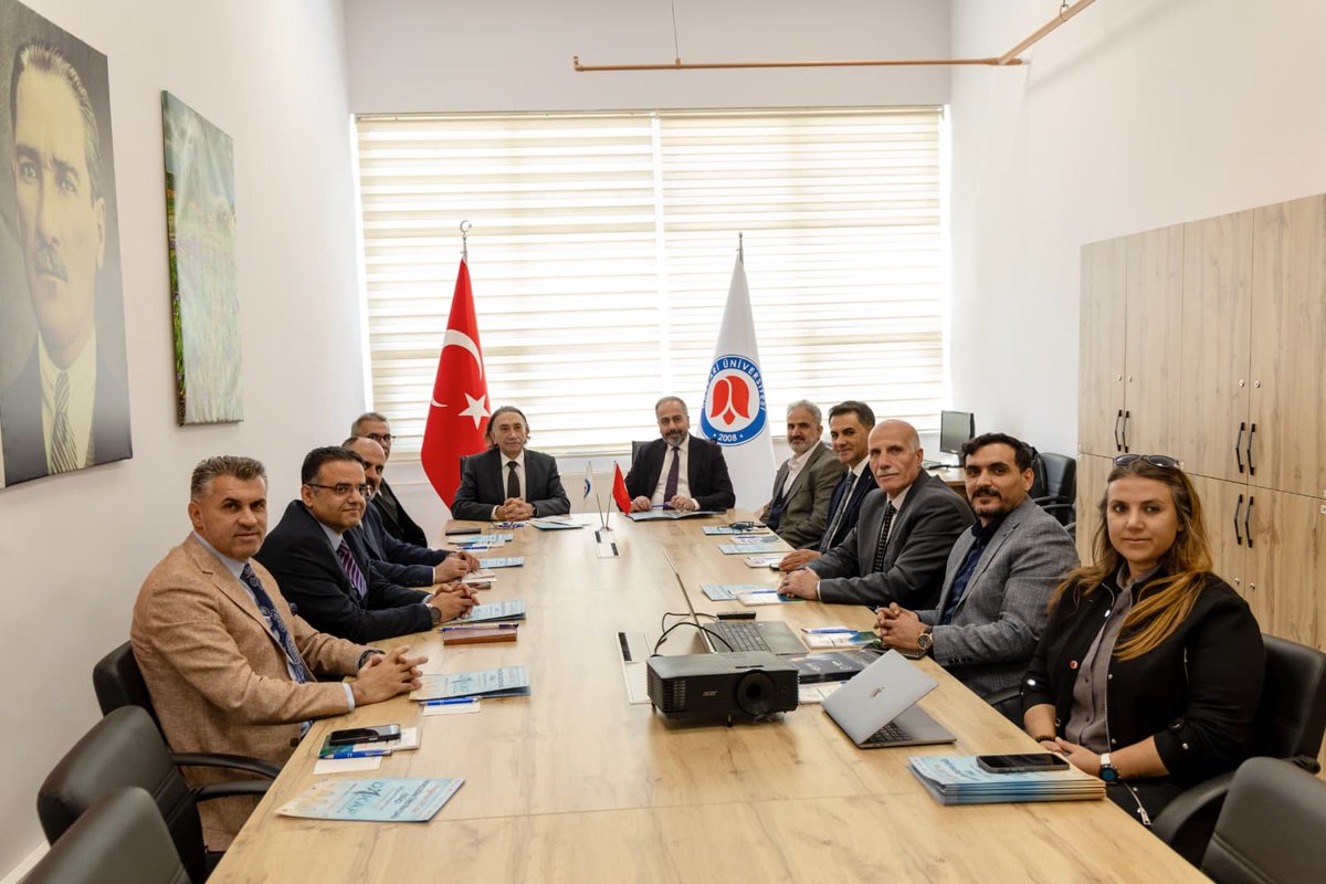 VAN YYÜ tweet media