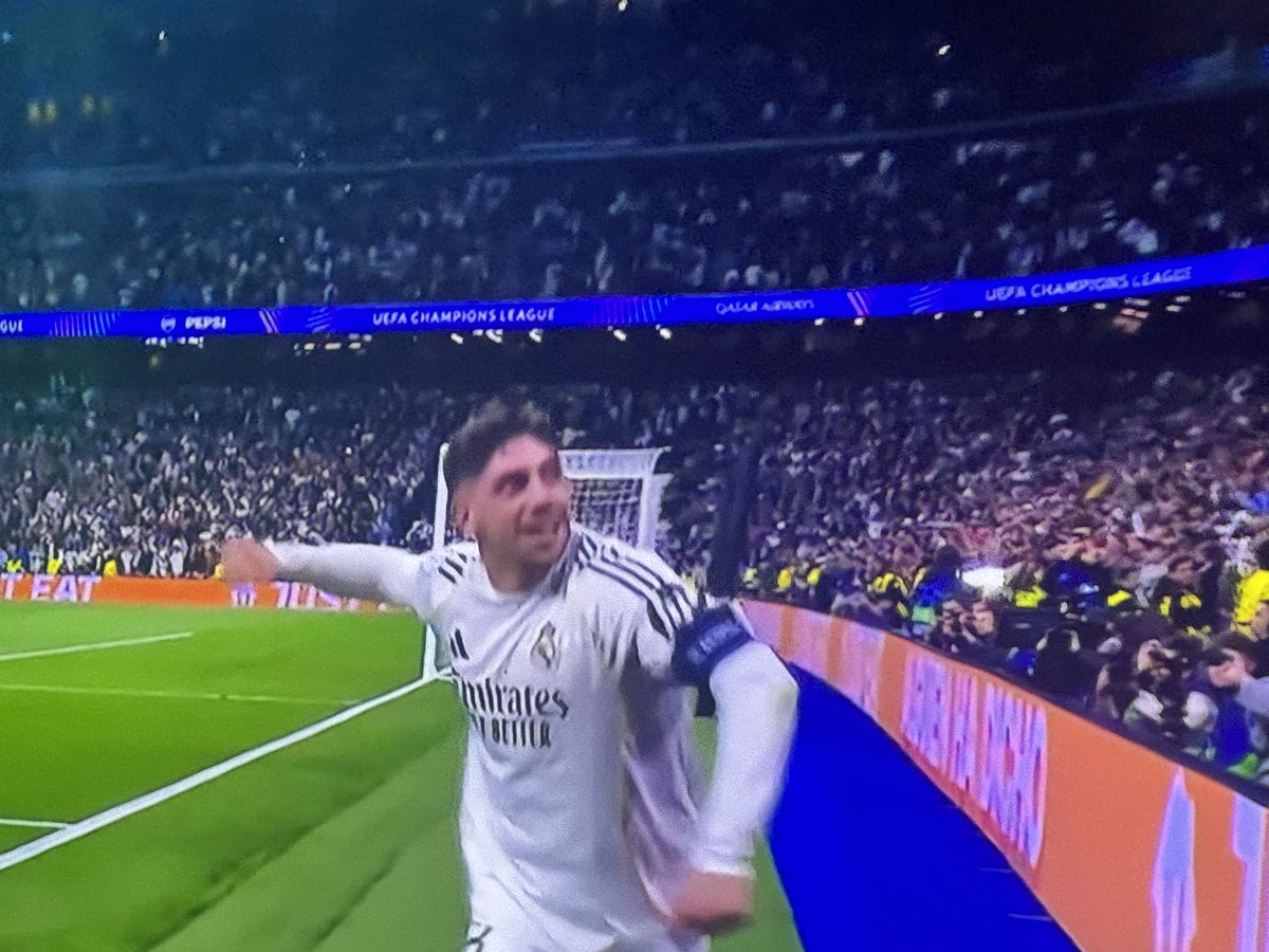 Tercero de <a href="/fedeevalverde/">Fede Valverde</a>  3-0 <a href="/ManCity/">Manchester City</a> min 42 #UEFA #ChampionsLeague <a href="/realmadrid/">Real Madrid C.F.</a>