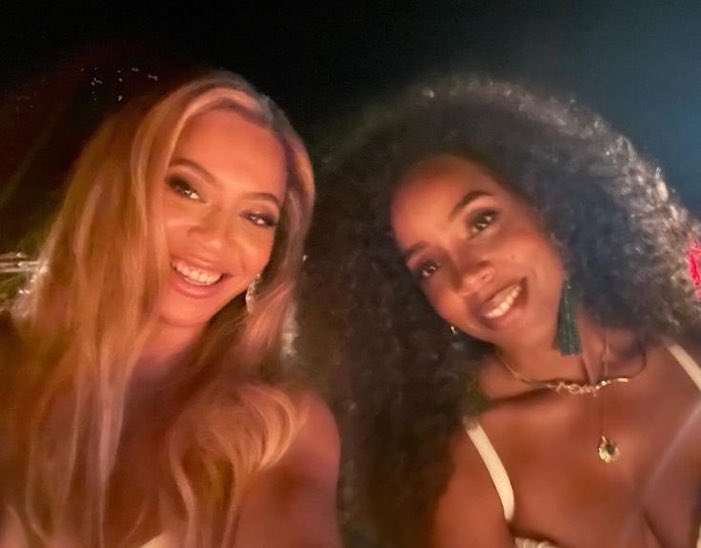 Beyoncé and Kelly Rowland.