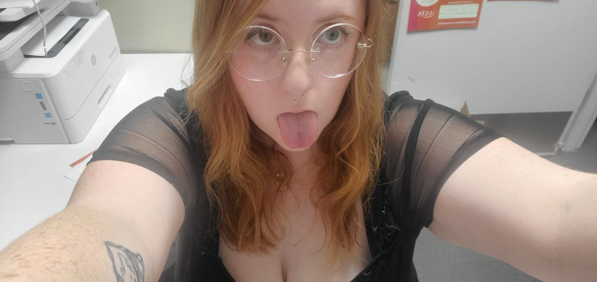 R3cklessly's tweet photo. What does a good girl do when she's bored at work?? Plays with her titties of course
#redhead #tits #titties #boobs #pale #thick #curvy #bbw #chubby #bigtits #rough #slapping #titslapping #atwork #public #nsfw https://t.co/jDFjLK5dw1