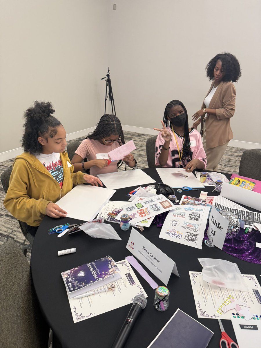 TeagueMS_AISD's tweet image. Trojans had an amazing time at the Youth Empowerment Summit! 💜Moments of inspiration, connection, and confidence💜 #BeBold #SpeakIt #BornToShine @Counseling_AISD @MHSS_AISD