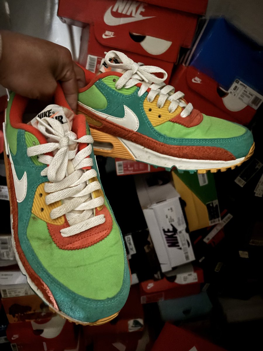 Groove363's tweet photo. Shoe Pick of the Day 👟🔥

The Nike Air Max 90 SE ‘Running Club - Roma Green’ bringing straight retro running vibes. That wild color mix hits different 🔥

Not every sneaker is meant to blend in… some are meant to run the whole fit.

What’s On Your Feet?

#ShoepickOfTheDay https://t.co/nBGWZ6TZA4