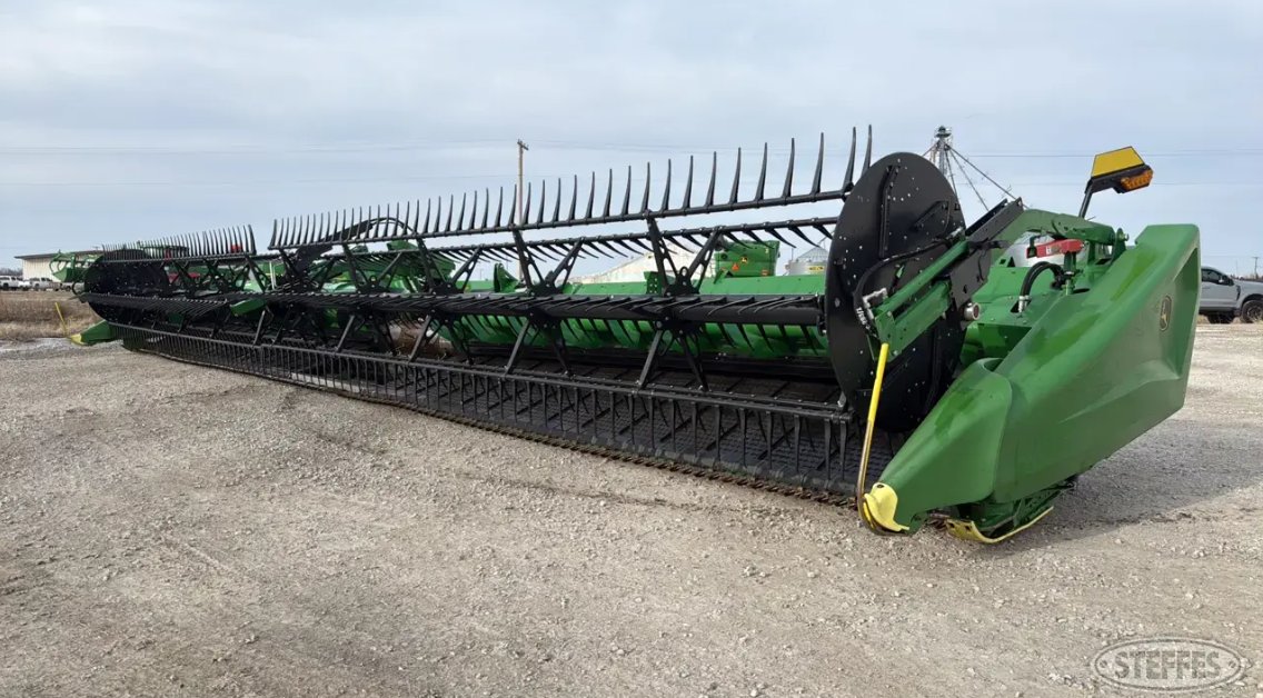 MachineryPete's tweet photo. Snell Harvesting online auction Tuesday (March 17) in Ellinwood, KS by @SteffesGroup. '24 JD 8R 340 w/ 1467 hrs; '23 JD 8R 370 w/ 1525 hrs; (2) '24 JD S790's w/ 808/1065 sep. hrs; (2) '24 JD HD45F draper heads; '23 JD C16R corn head; https://t.co/k9DAo3LV0z