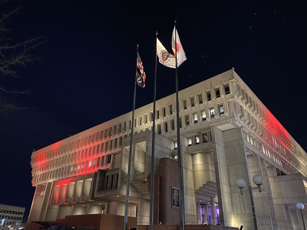 JPNCons_boston's tweet photo. 3月9日、ボストン市長舎前広場において、2月23日の天皇誕生日を祝し、日章旗（日の丸）が掲揚されました。また、この機会にミシェル・ウー市長は、2026年2月23日をボストン市の「日本の日（Japan National Day）」とする宣言を発出しました。 https://t.co/ULhVfVdRaD