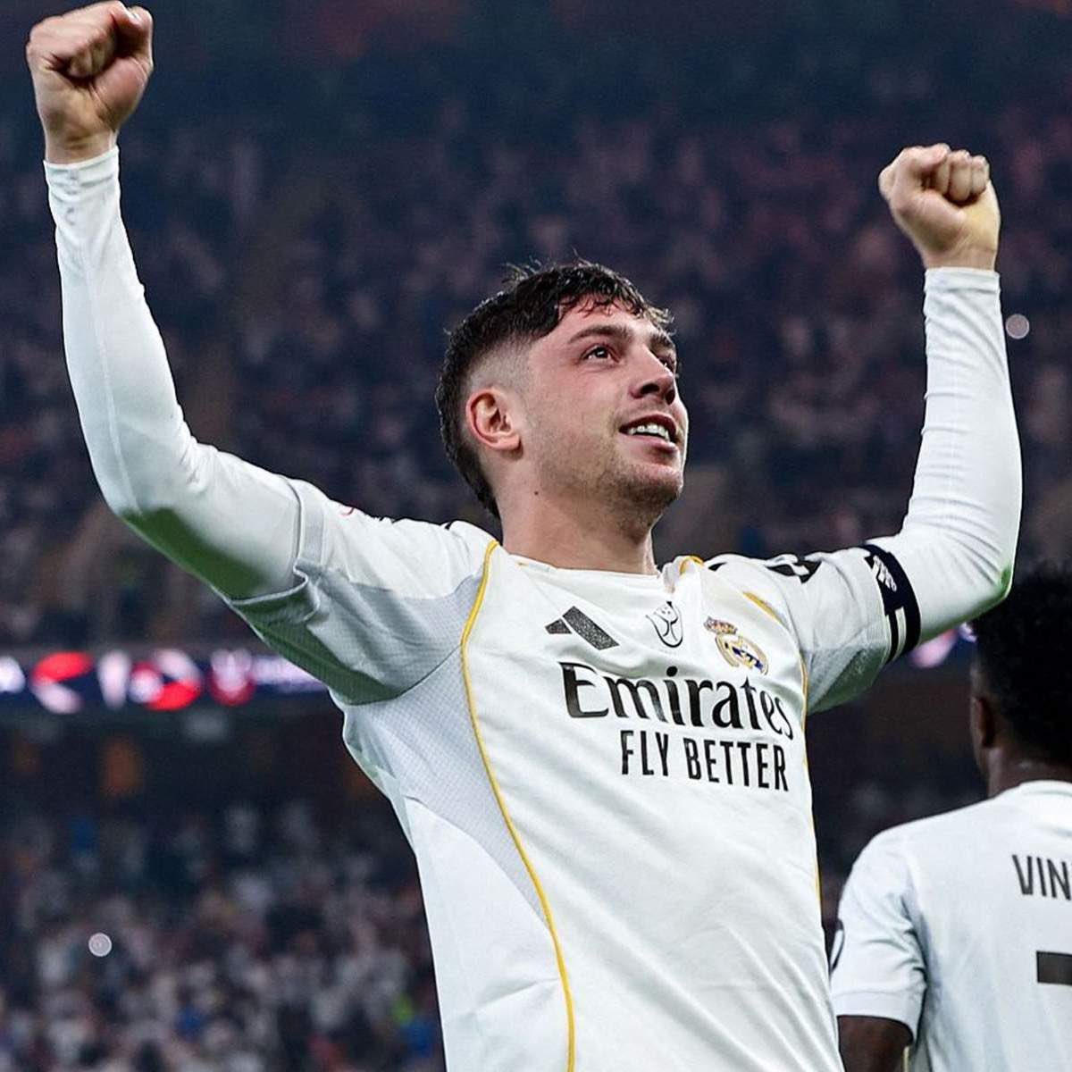 GOLAZOOOO! #FedeValverde ⚽️🔥
Asistencia de #Brahim.  Fede recibe y con un sombrero se saca al defensor y define. El partido que está haciendo Fede es una locura! 
RMA 3 - MCI 0
#RealMadrid
#RealMadridCity
#ChampionsLeague 
#UCL