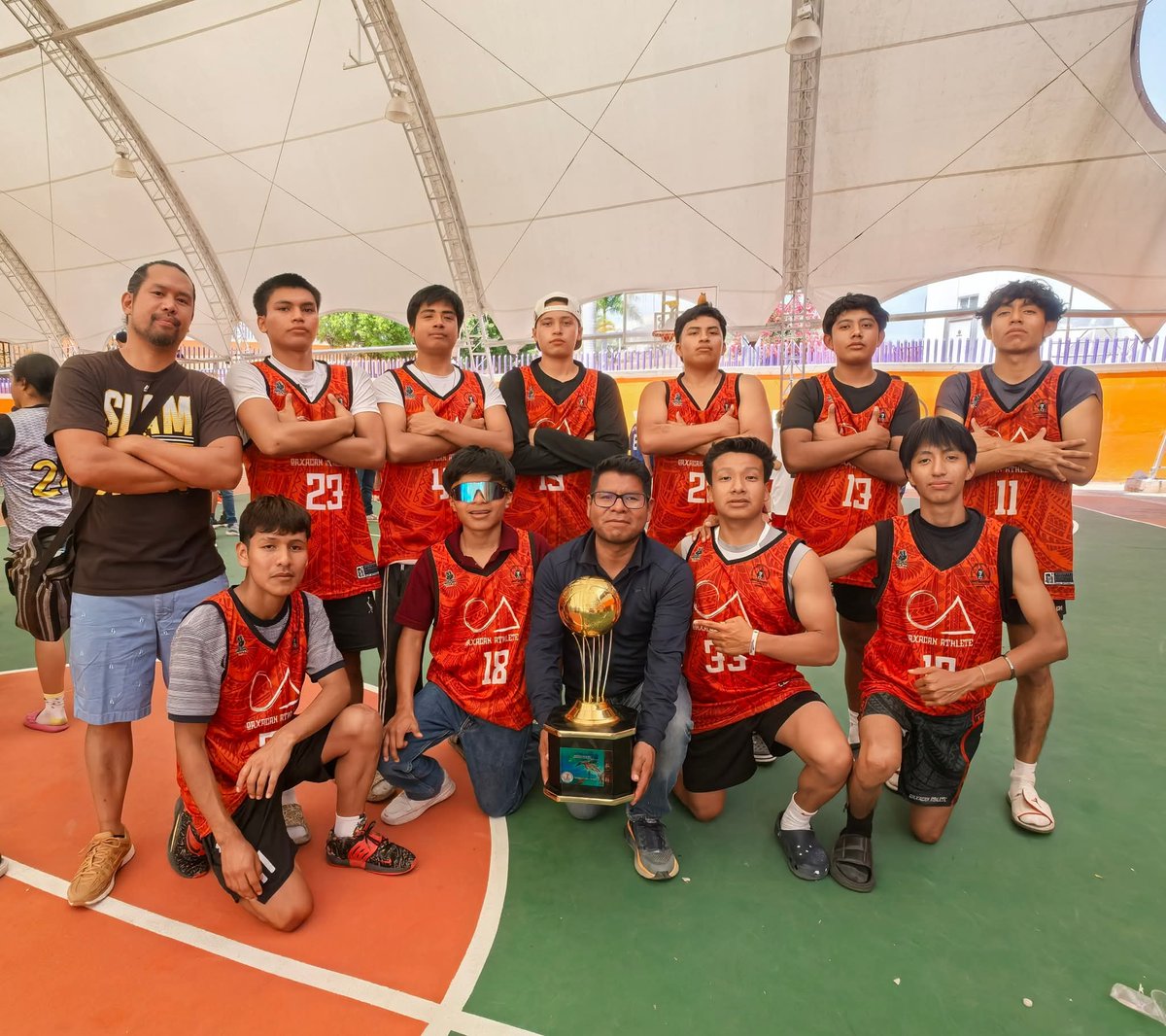 Comienzan los triunfos masivos en basquetbol para Oaxaca.
1° lugar infantil femenil 
1° lugar juvenil femenil B 
3° lugar juvenil varonil B