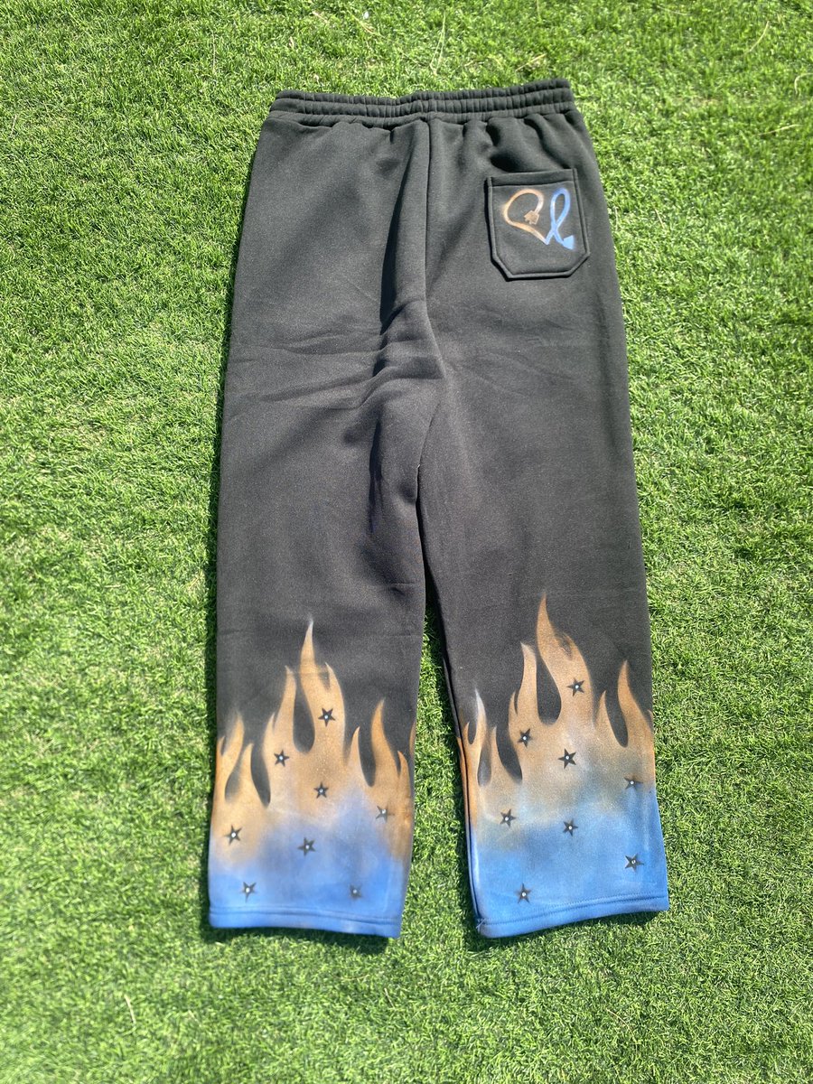 PLUG_Luv24's tweet photo. Baggy 🔥 Sweatpants
NY Kinicks edition 
Available NOW!!! https://t.co/FEz866ZmHO
