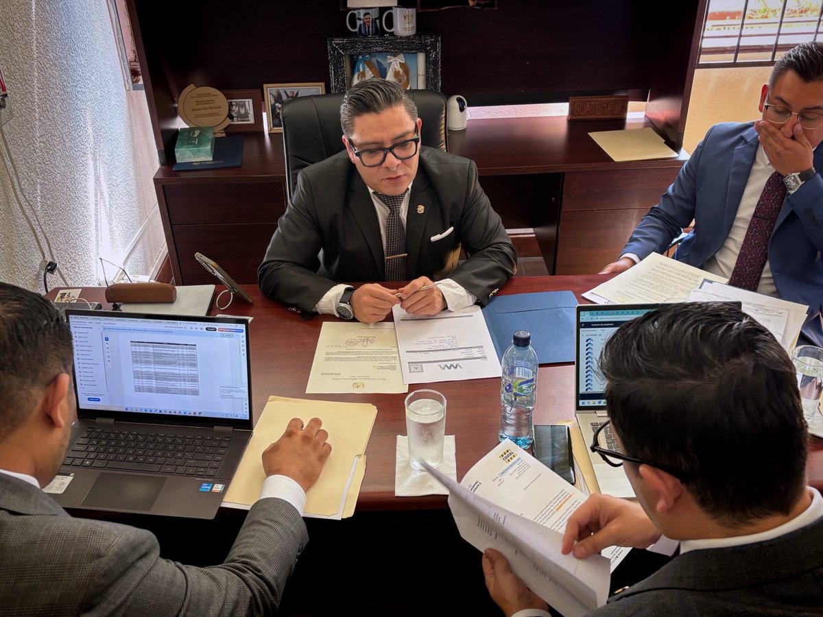 VasnyM's tweet photo. 📅 Miércoles, 11.Marzo.2026
⏰ 10:00 AM
📍 Congreso de la República de Guatemala
🏛️ Seguimiento vial

Reunión con autoridades del CIV 🏛️ para dar seguimiento a proyectos viales en Suchitepéquez, incluyendo el puente Brisas del Mocá 🌉 y el libramiento de Cocales 🚧. https://t.co/VIz7kCZ115