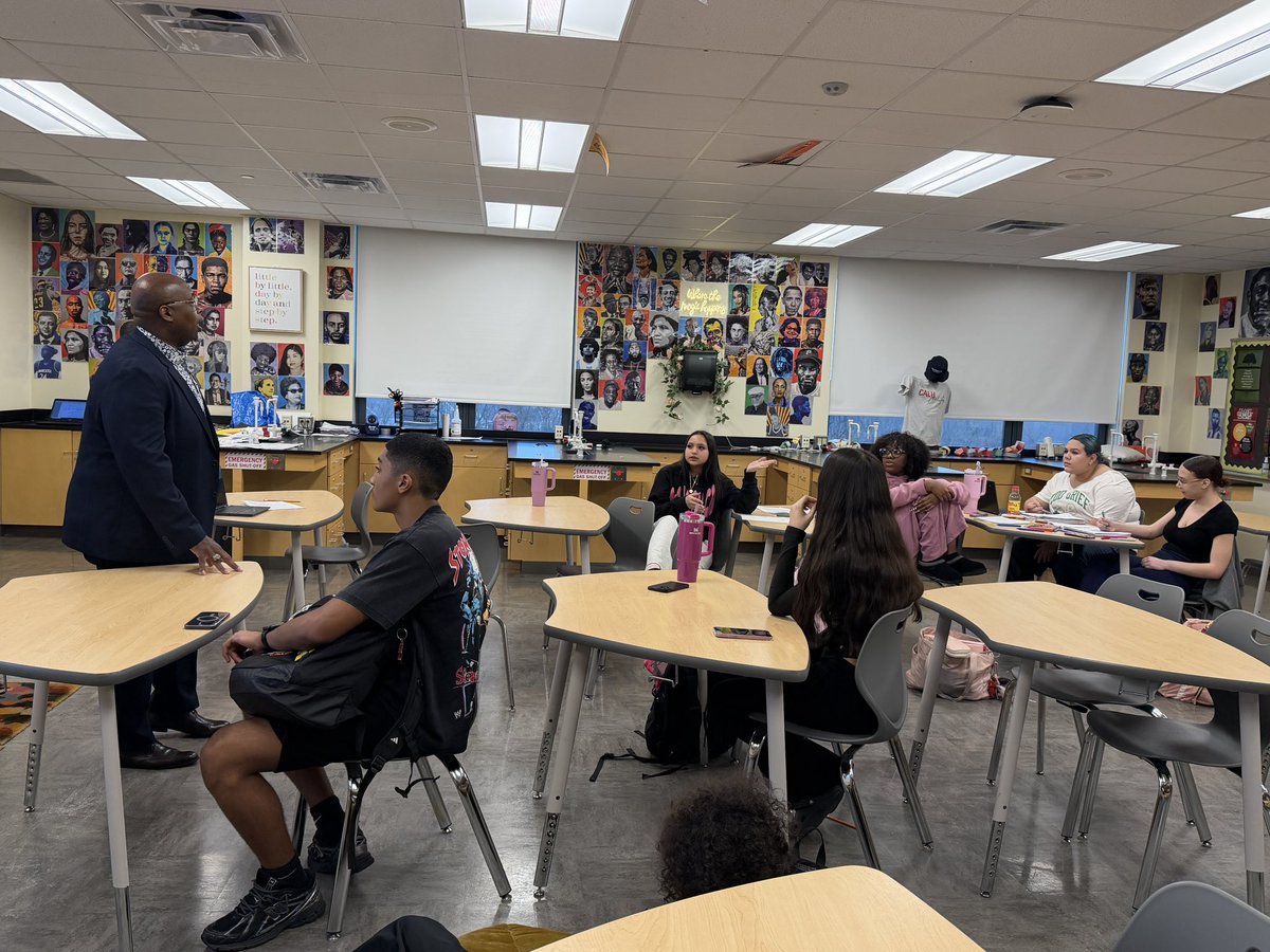 Today’s <a href="/hilltopspartan/">Montour High School</a> #BSU Career Speaker featured a powerful talk with George Barron, VP for Univ. Advancement <a href="/larocheuniv/">La Roche University</a>. His story as a #firstgen student resonated with many, and his path of getting into the field of nonprofit fundraising was a neat learning experience!