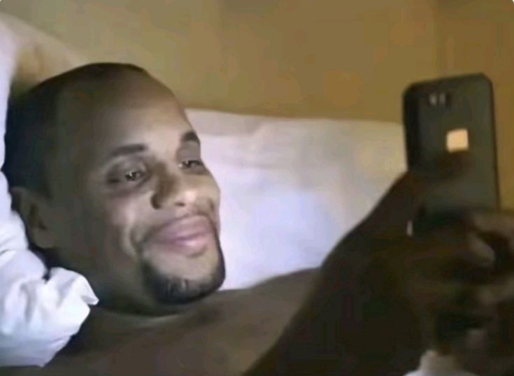 cuando por fin tengo todo para estudiar asi q m doy un descanso de 5 horas para scrollear