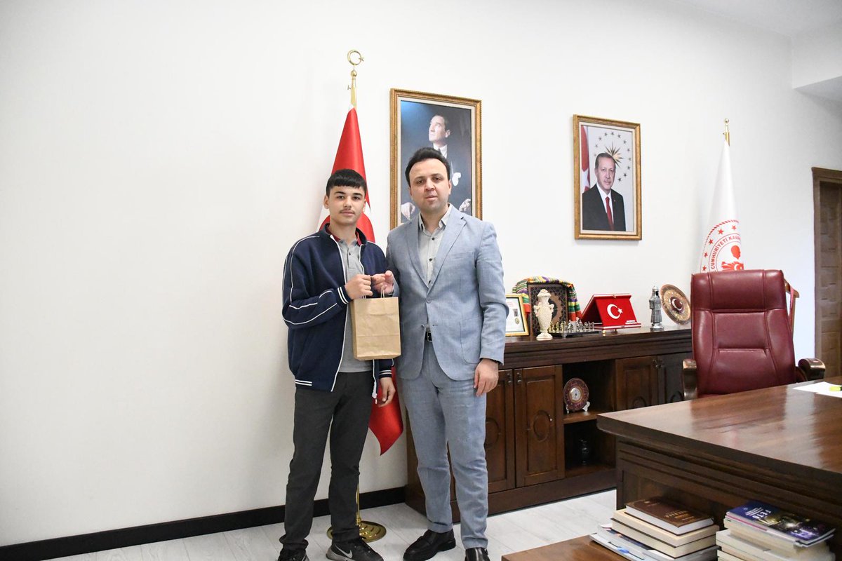 Okul Sporları Yıldız Erkekler İl Birinciliği yarışmalarında il birincisi olan sporcu öğrencimiz Ömer ÇAKIR ve İstiklâl Marşı'nın Tamamını Ezbere Okuma Yarışmasında il ikincisi olan öğrencimiz Cemre Ela BİLMEZ Kaymakamımız Sayın Ali ARGAMA'yı ziyaret etti. 
<a href="/mugla_mem/">Muğla İl Millî Eğitim Müdürlüğü</a> <a href="/emrecay55/">Emre ÇAY</a>