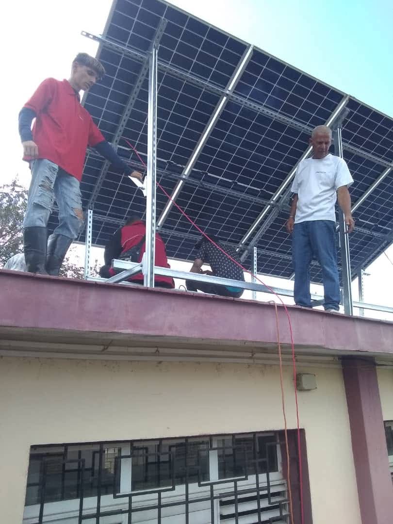 filialmatanzas's tweet photo. Instalación del sistema fotovoltáico en el policlínico de Playa Larga y sucursal BANDEC en Ciénega de Zapata. !Ya aportando Energía Solar!. 🌞👏🇨🇺✊
#ElSolNoSePuedeBloquear
#ConectandoSoluciones
#CompromisoQueInspira
#FilialCopextelMatanzas
#MatancerosEnVictoria https://t.co/tDoXyW2lof