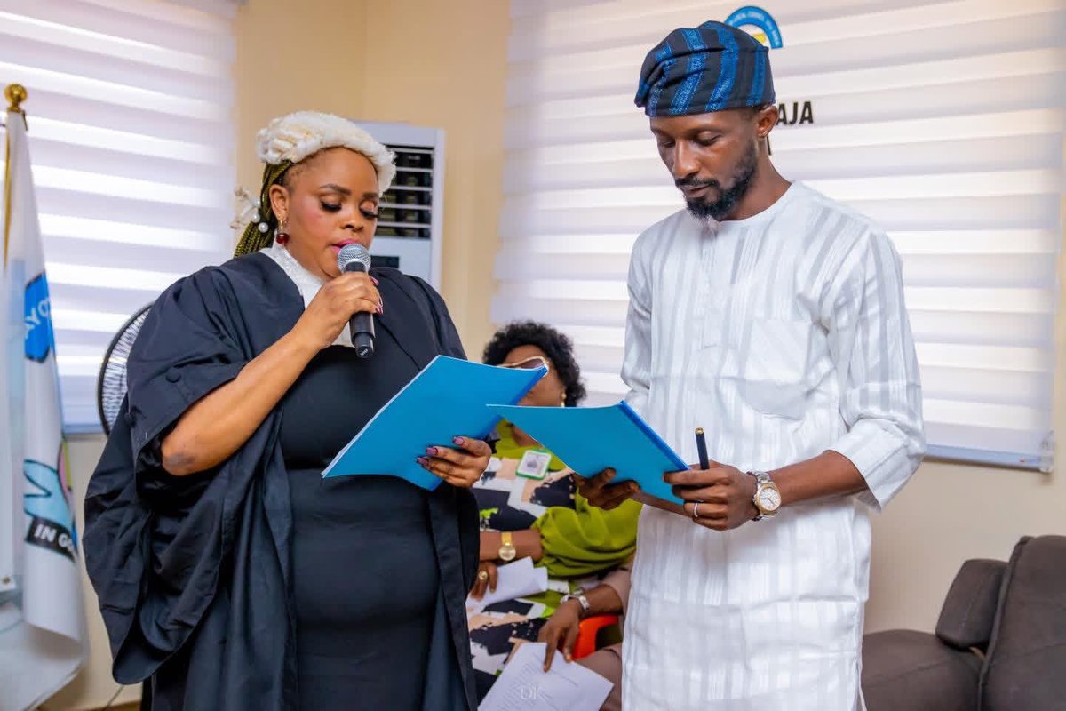 MeetPrinceAhmad's tweet photo. Alhamdulillah. Today I was officially sworn in as the Secretary to the Local Government (SLG) of Ayobo-Ipaja LCDA.

Grateful to the Executive Chairman, Hon. (Dr.) Agbaje Lukmon Abiodun, for the trust and opportunity to serve.

The oath has been taken. The work begins.

#AyoboIpajaLCDA #PublicService