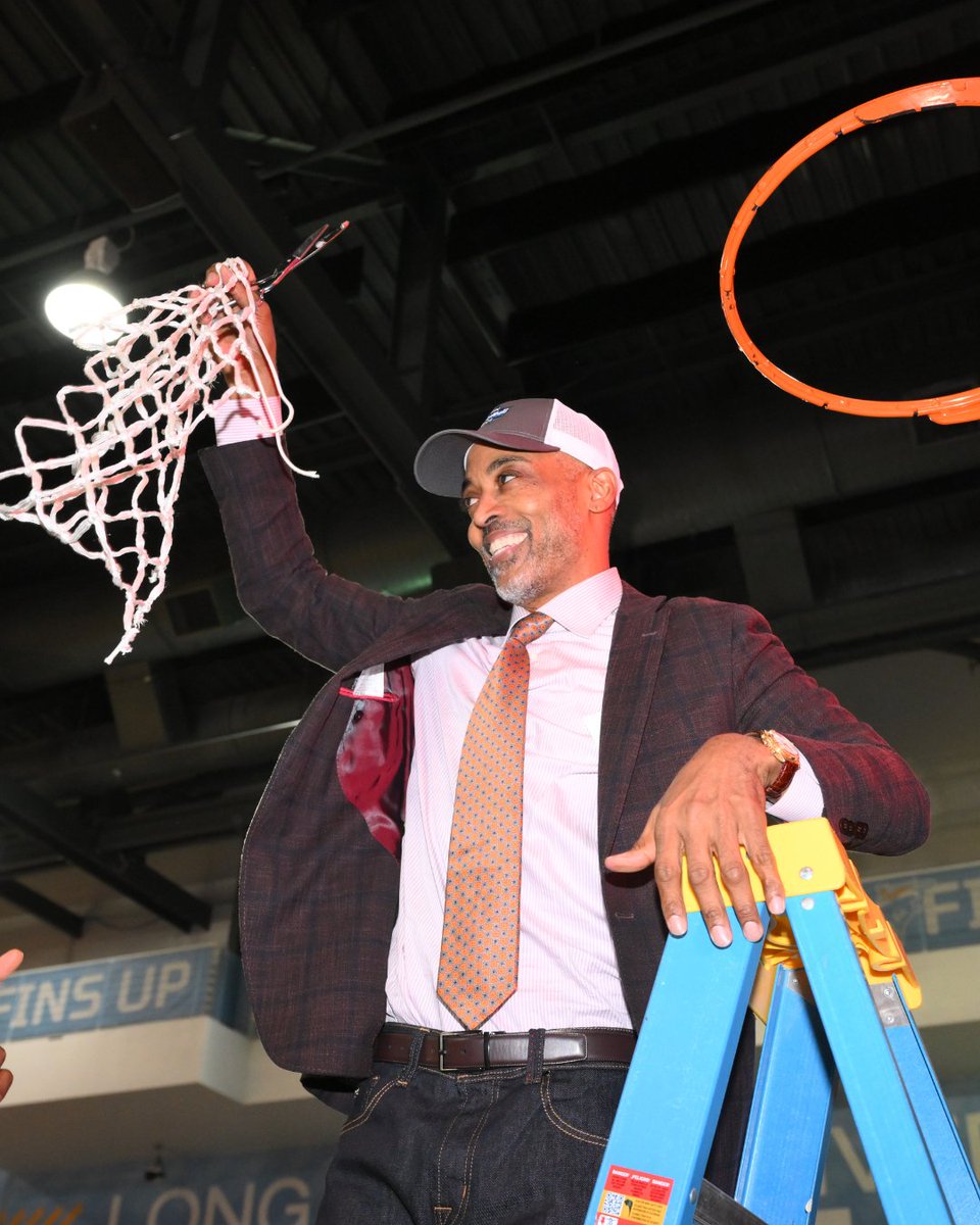 Long Island University tweet media