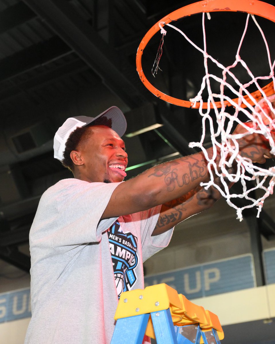 Long Island University tweet media