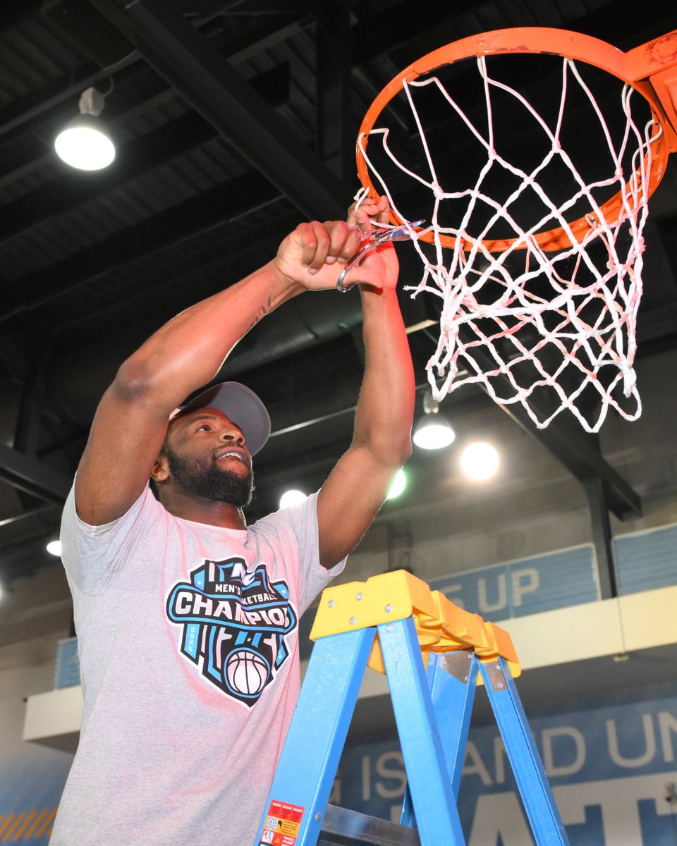 Long Island University tweet media