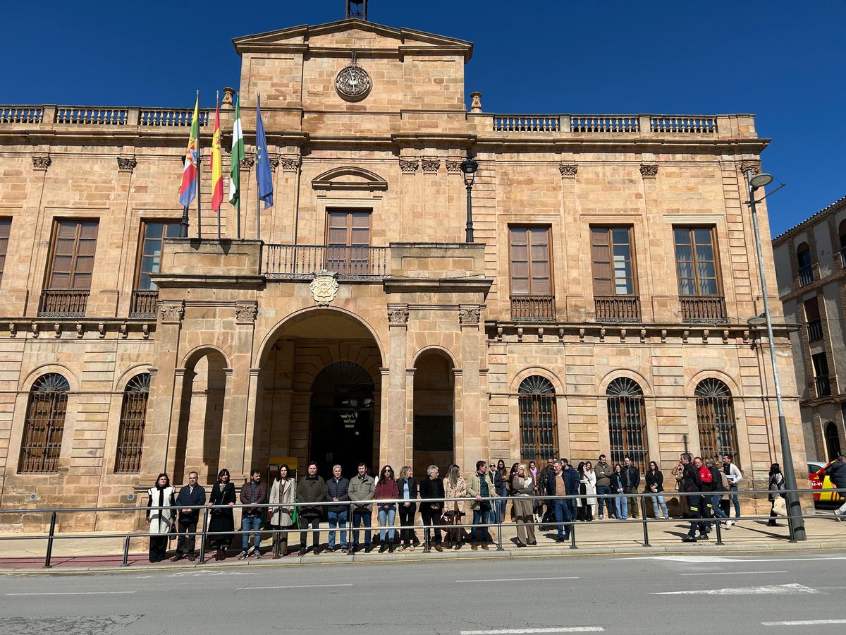 ⚫ Nos sumamos al minuto de silencio en memoria de las víctimas del terrorismo.

Desde el Partido Popular de #Linares mostramos nuestro apoyo y solidaridad en el Día Europeo de las Víctimas del Terrorismo, recordando a quienes perdieron la vida y acompañando a sus familias.