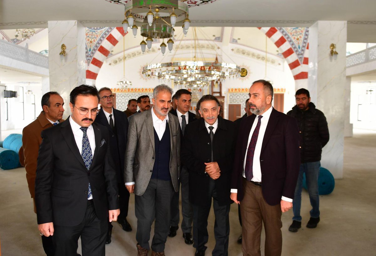 VAN YYÜ tweet media