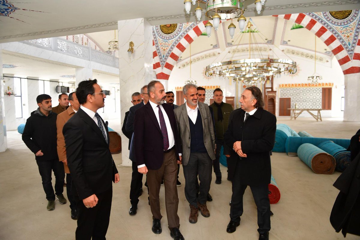 VAN YYÜ tweet media