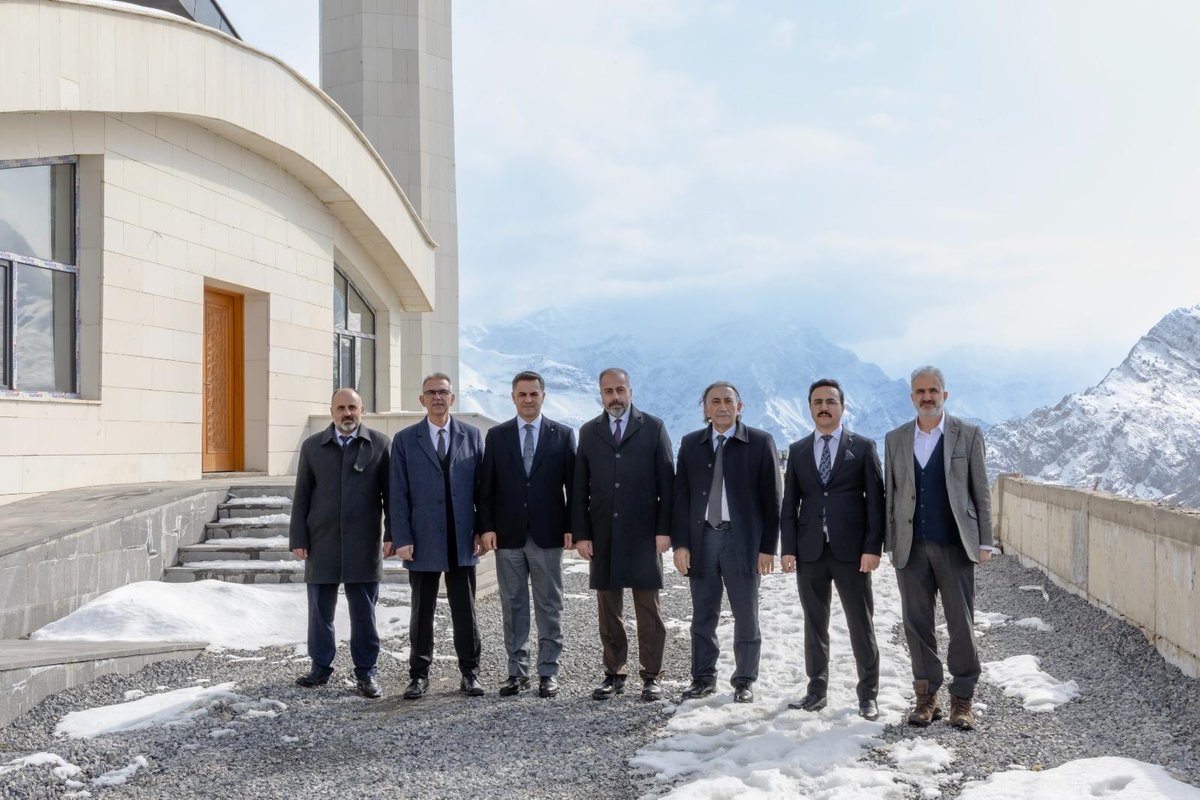 VAN YYÜ tweet media