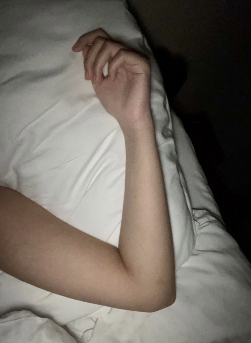 2410yui's tweet photo. おはよ〜

起きたいのに
布団が離してくれない…🥺

あと5分だけ
甘えてもいい？笑 https://t.co/7qa3ckmn4s