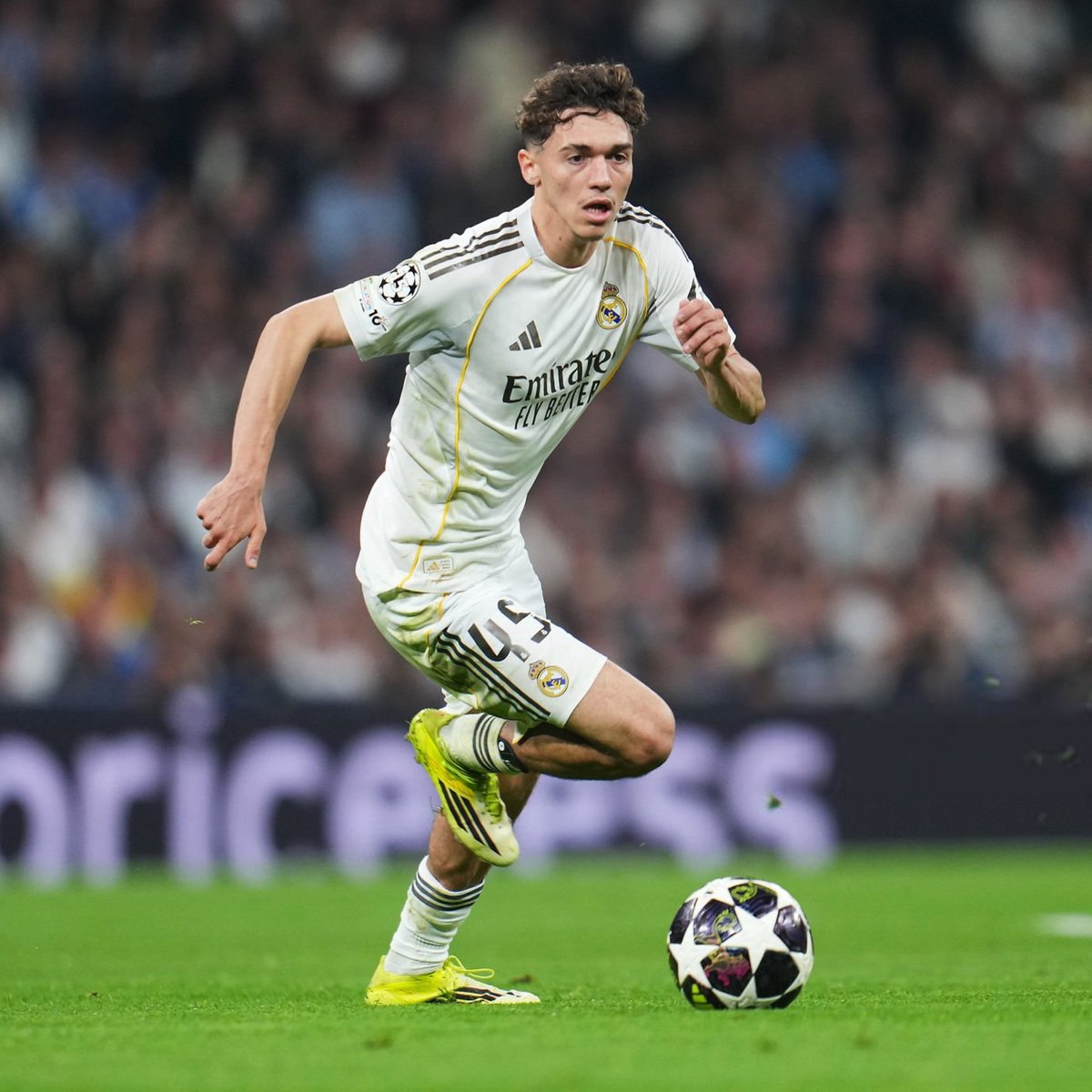 FabricaMadrid's tweet photo. Thiago Pitarch Pinar.

The personality.
The work rate.
The football IQ..
The fighting spirit.
The composure.
The quality.

18 years old.

First Champions League start.

Against Manchester City. https://t.co/HLsN4s8EgU