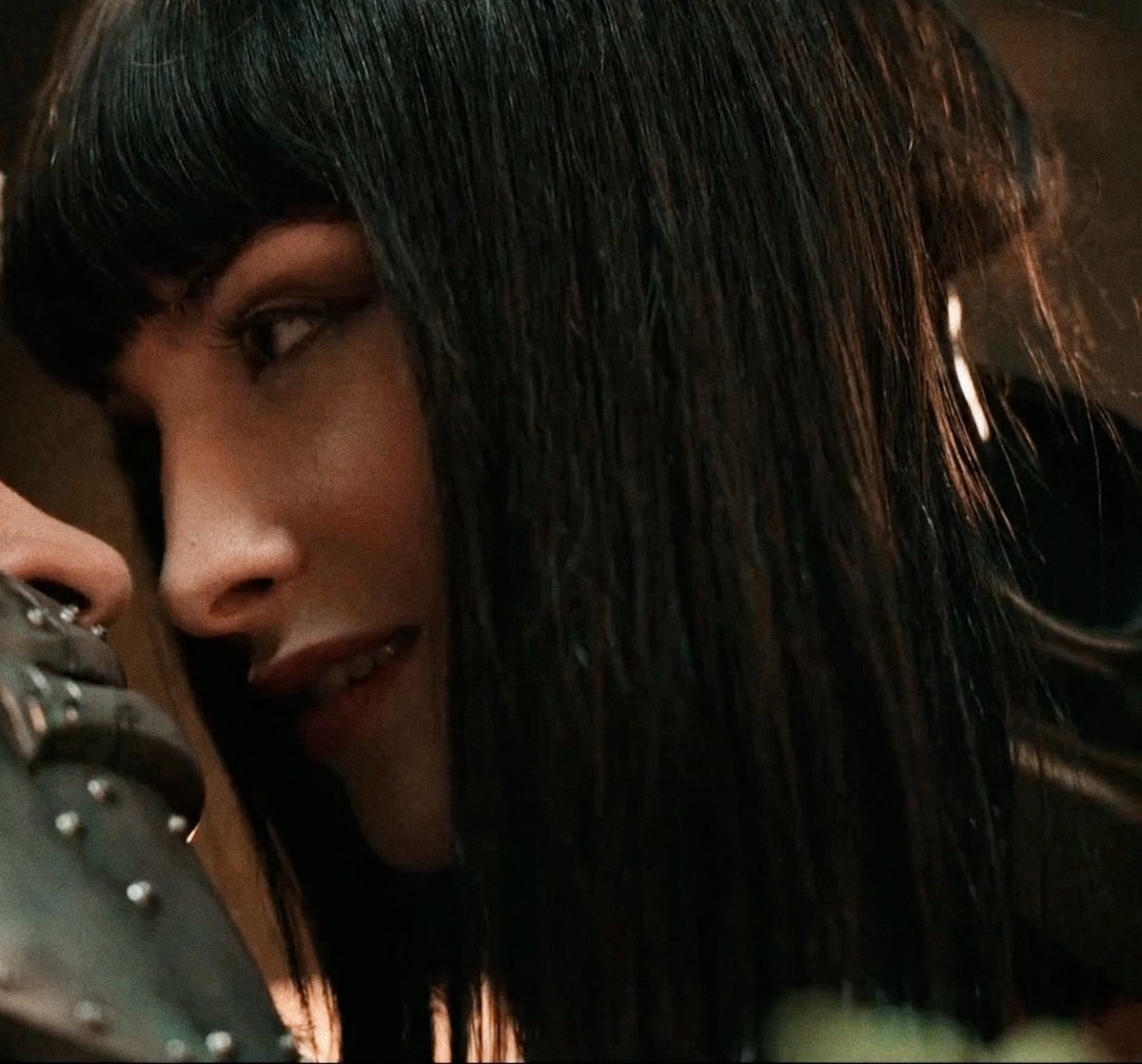 Me mira así Robin y me hace su esclava