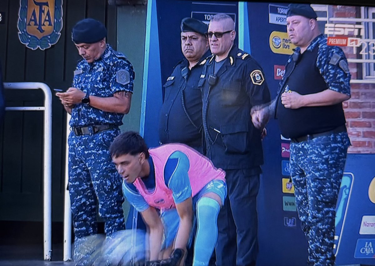 Tapia hdrmp pensaste que te ibas a camuflar #GELP