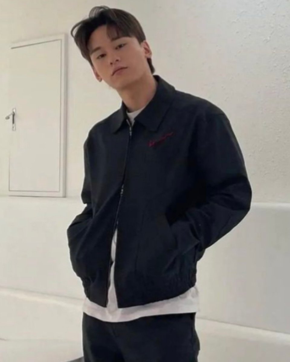 luvwoomn's tweet photo. my man is so fine i'm obsessed https://t.co/GNV7u1pZbI