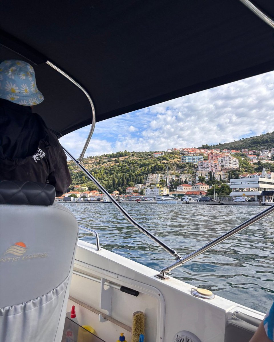 Tripadvisor tweet media