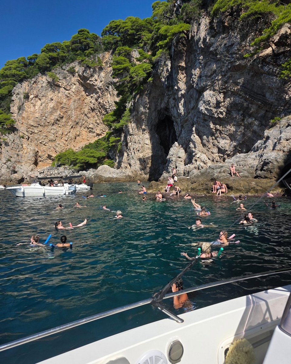 Tripadvisor tweet media