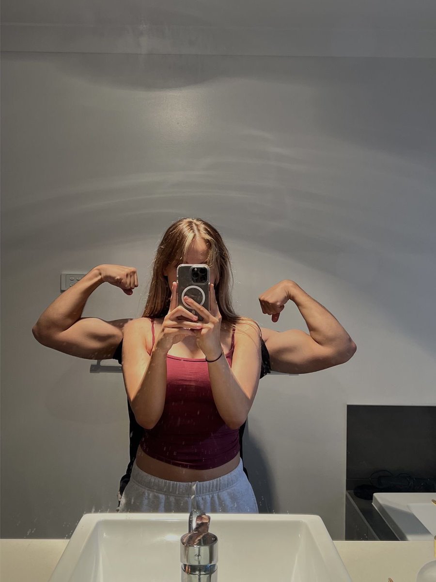 So <a href="/MsCharlotteWWE/">Charlotte Flair</a> can we get a picture of this sort with u and Lexi on Friday 🙏