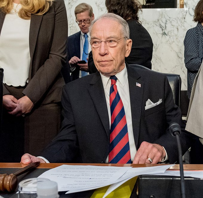 🚨ALERTA IMPORTANTE: UN SENADOR ESTADOUNIDENSE ACABA DE VER VIDEOS DE LAS CINTAS DE EPSTEIN DE DONALD TRUMP VIOLANDO A NIÑAS DE 11, 13 Y 15 AÑOS.