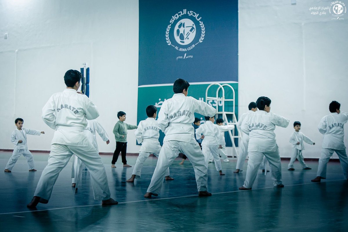 aljewaclub's tweet photo. أبطال الكاراتيه يواصلون تدريباتهم بكل جد واجتهاد. 🥋

#نادي_الجواء | #الألعاب_المختلفة https://t.co/YotWj7EwlP