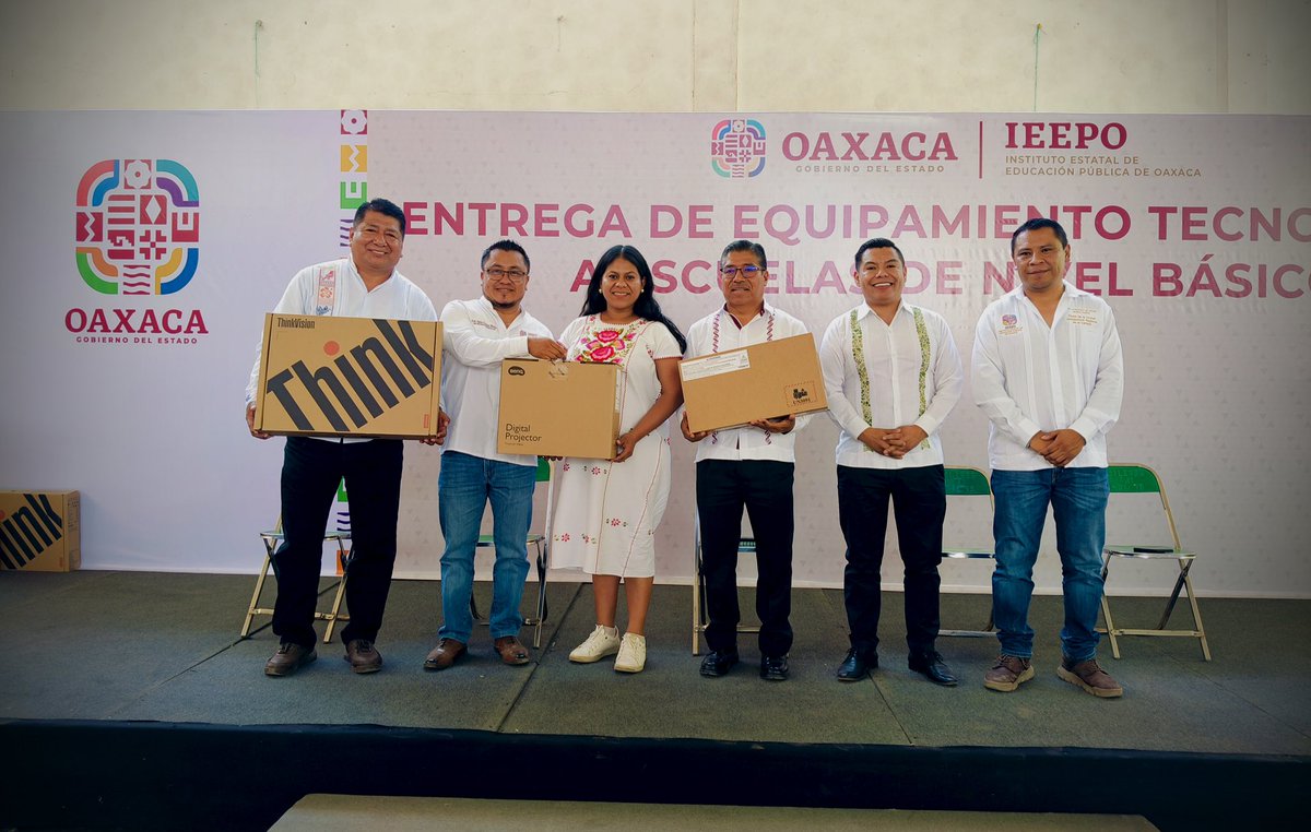 BenjaViverosOax's tweet photo. Continuamos con la jornada de equipamiento tecnológico, ahora en San Juan Bautista Cuicatlán. 

Esta iniciativa del #IEEPO fortalece los procesos de enseñanza y prepara a nuestras niñas, niños y jóvenes para los retos actuales. https://t.co/E62kSroNg6