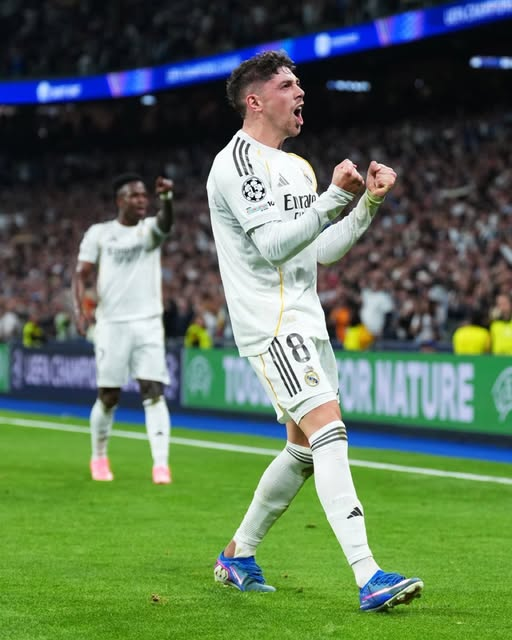 محلل (TNT Sports) : هذا أحد أعظم هاتريك وأداء للاعب في الشوط الأول في تاريخ دوري أبطال أوروبا، إذا لم يكن الأفضل، فهو بالتأكيد من بين الأفضل 