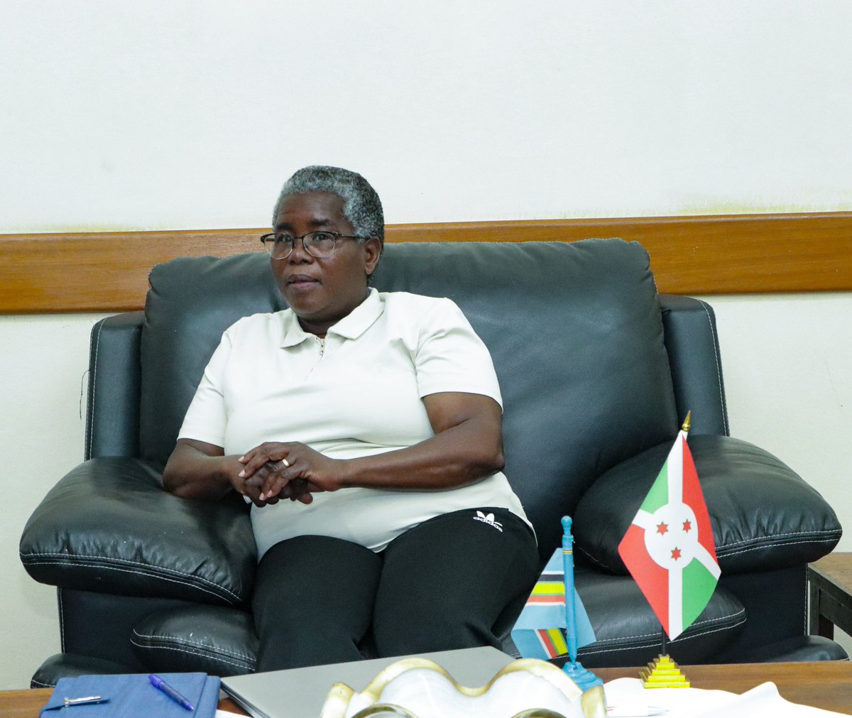 msp_burundi's tweet photo. Ce 10 mars 2026, le Ministre de la Santé Publique, Dr @Lydwinebara, a reçu en audience des délégués du @MininterInfosBi ainsi que ceux du @MielsBurundi,
Les échanges ont porté sur la persistance de l’épidémie de #choléra dans la zone #Buterere, Quartier #Bumwe, Cellule III.
Cette rencontre a permis d’identifier les causes et de voir ensemble qui fait quoi dans le but de Stopper la prolifération des vibrio cholérique  dans cette Zone de Buterere.